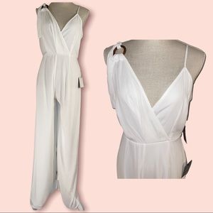 Lulu’s - Pant Jumpsuit - NWT!! - White - Size M